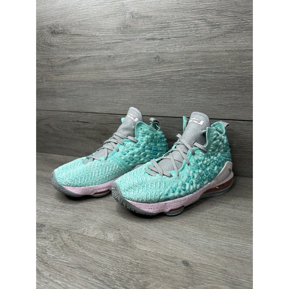 Nike Girls LeBron Basketball Shoes in Aqua Size 7Y